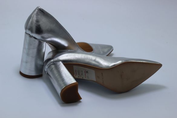 Жіночі туфлі на підборах Laura Busi 37 р 24.5 см срібні 8090